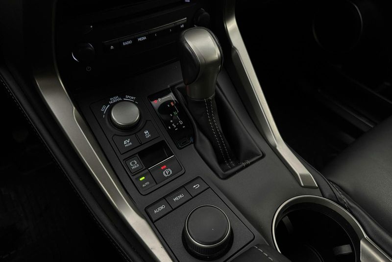Lexus NX bild 13