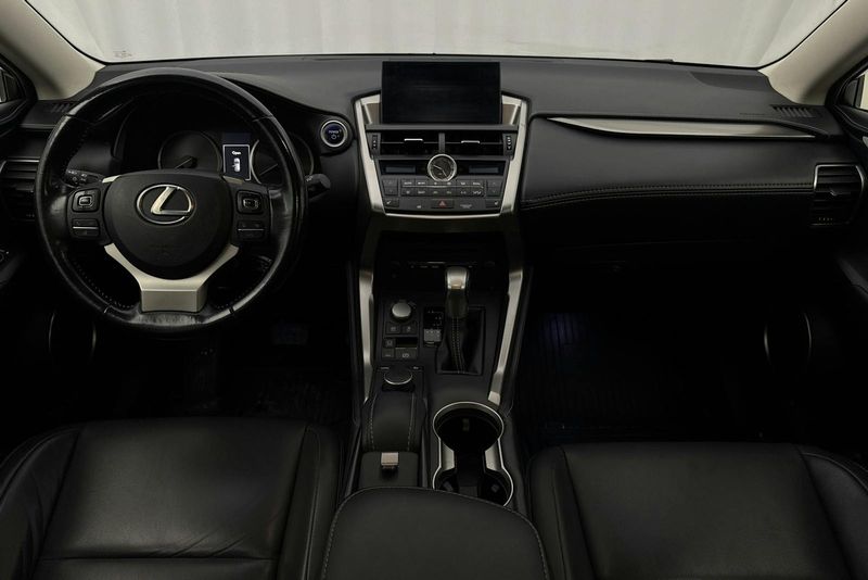 Lexus NX bild 6