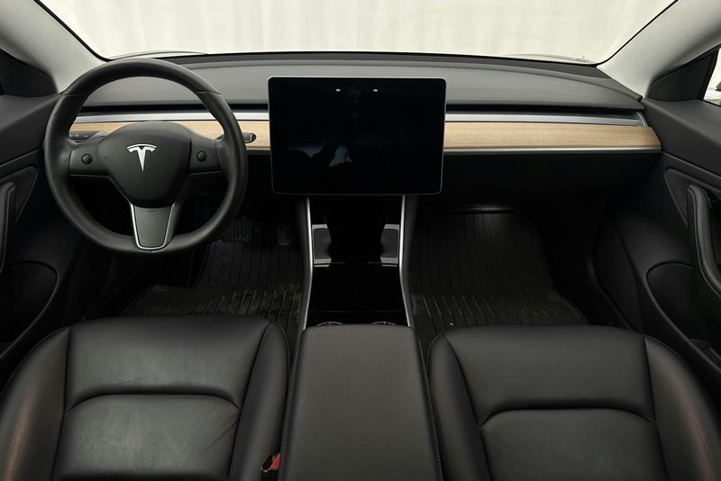 Tesla Model 3 bild 6