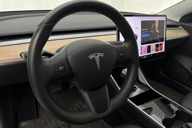 Tesla Model 3 bild 19