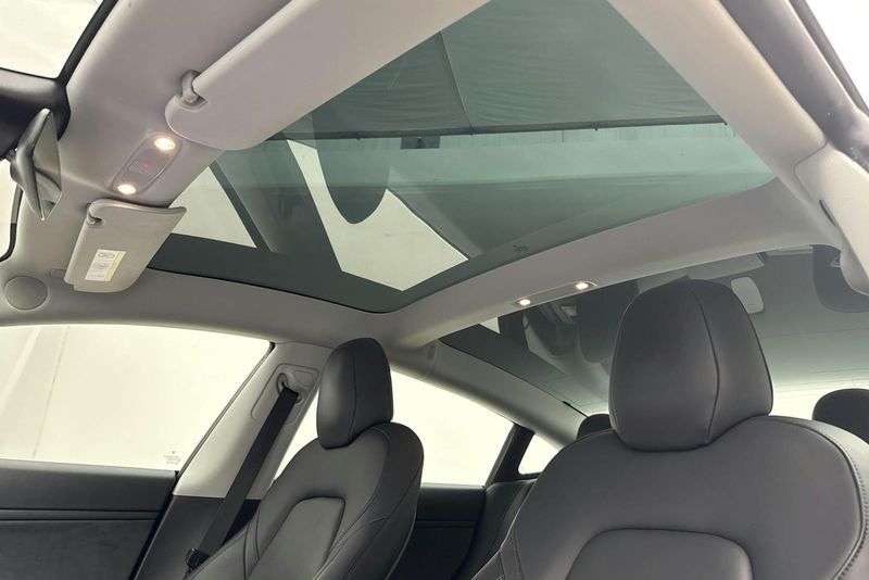Tesla Model 3 bild 21