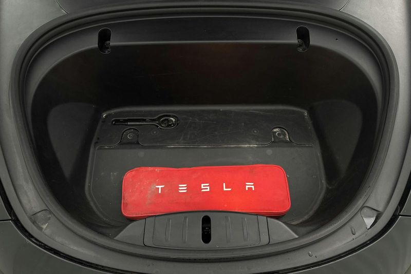 Tesla Model 3 bild 10