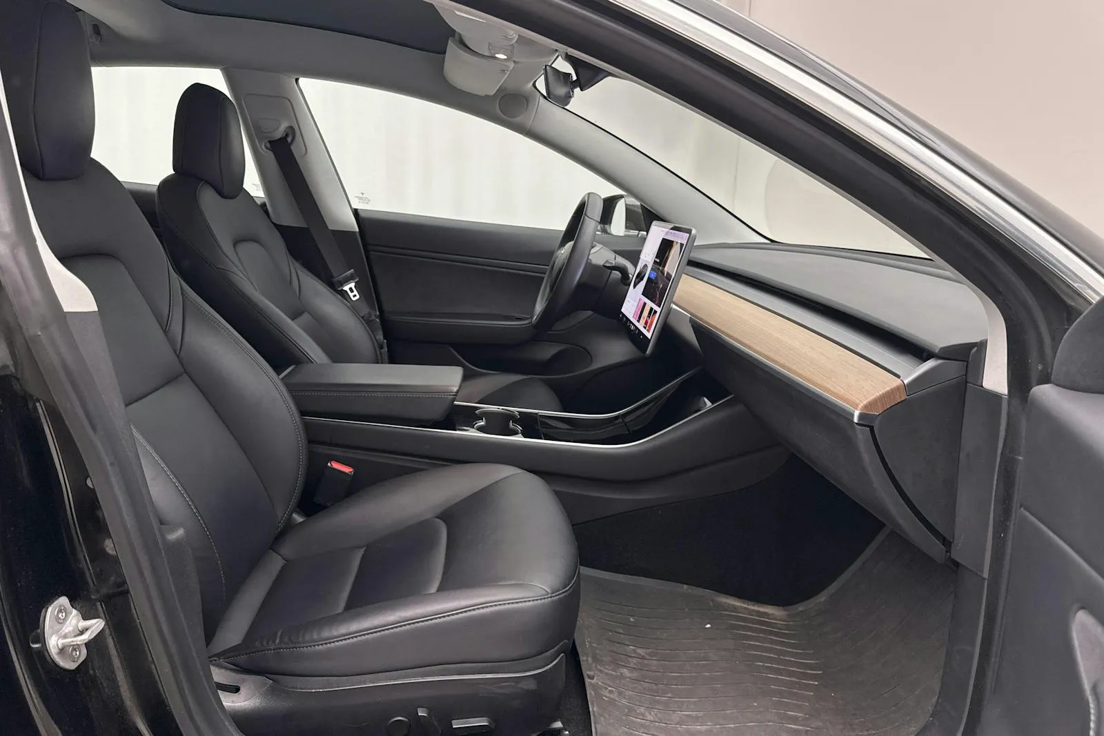 TESLA MODEL 3 GRANDE AUTONOMIE DUAL MOTOR 441ch 4X4 - TOIT PANORAMIQUE - CUIR - CAMÉRA DE RECUL - PHARES LED