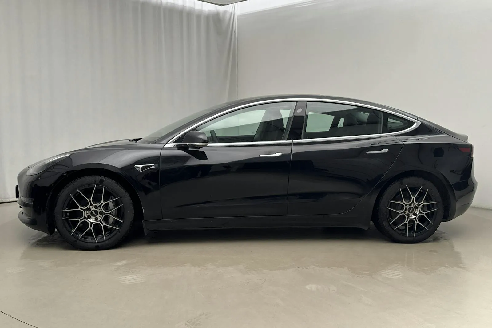 TESLA MODEL 3 GRANDE AUTONOMIE DUAL MOTOR 441ch 4X4 - TOIT PANORAMIQUE - CUIR - CAMÉRA DE RECUL - PHARES LED