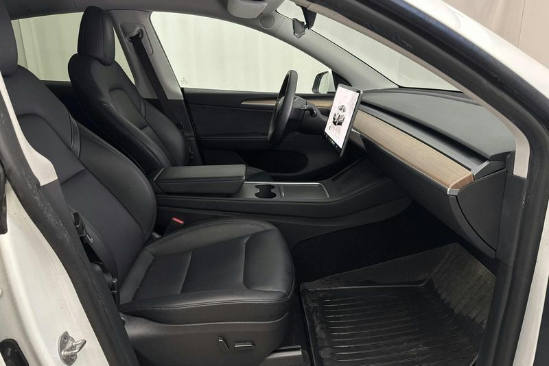 Tesla Model Y bild 7
