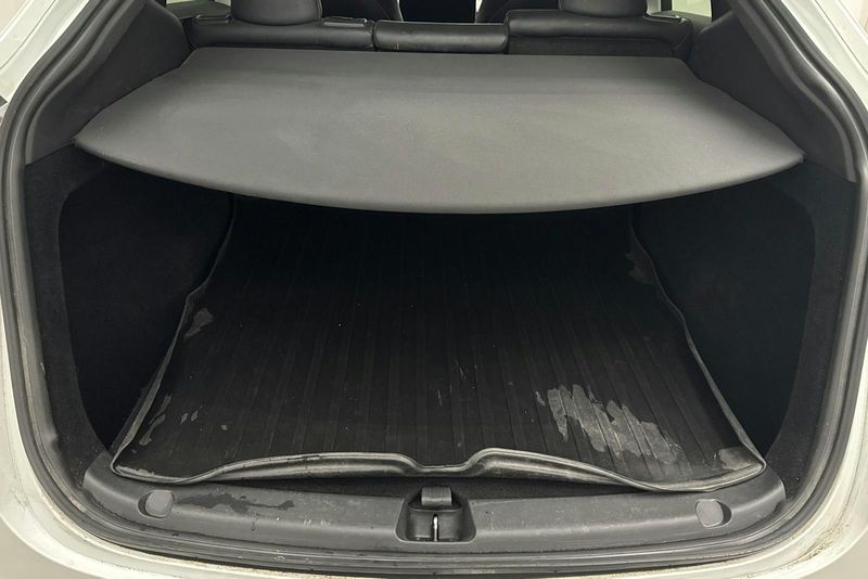 Tesla Model Y bild 9