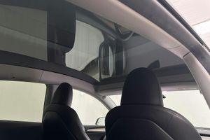 Tesla Model Y bild 15
