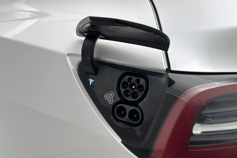 Tesla Model Y bild 18