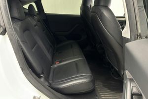 Tesla Model Y bild 8