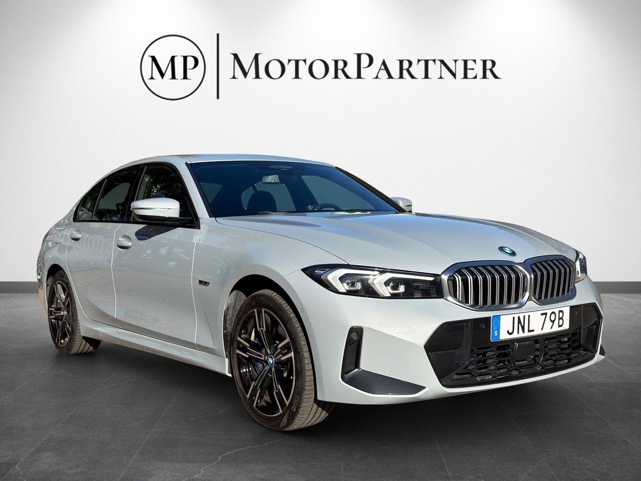 BMW 330