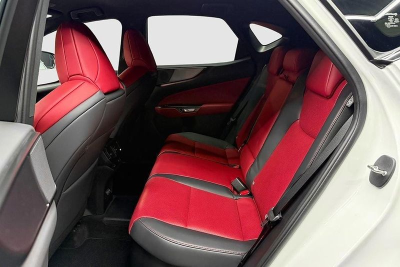 Lexus NX bild 14