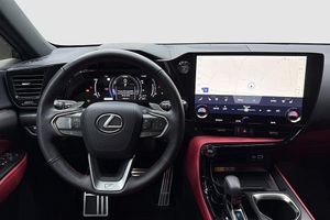 Lexus NX bild 12