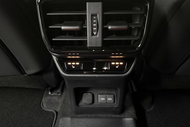 Lexus NX bild 21