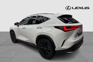 Lexus NX bild 2