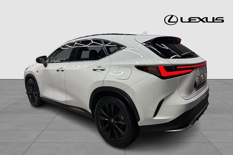 Lexus NX bild 2