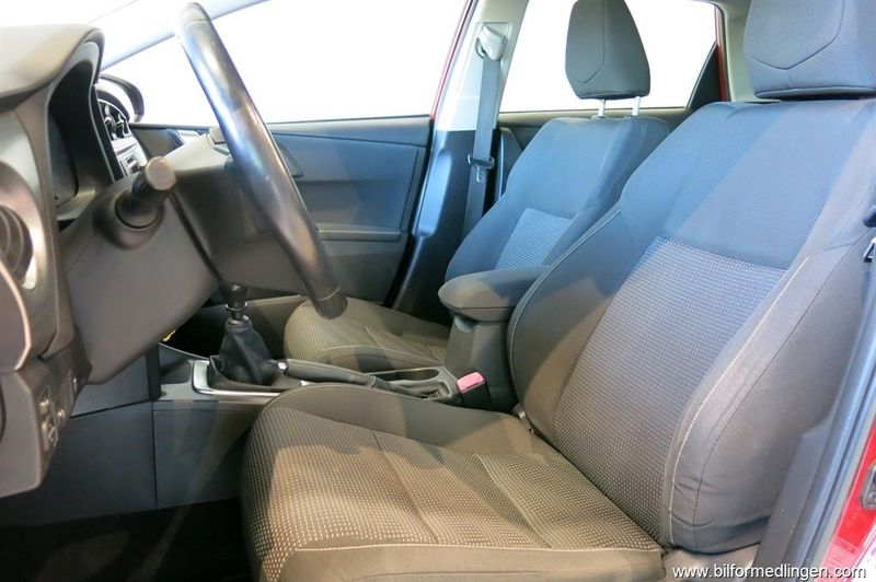 Toyota Auris bild 8