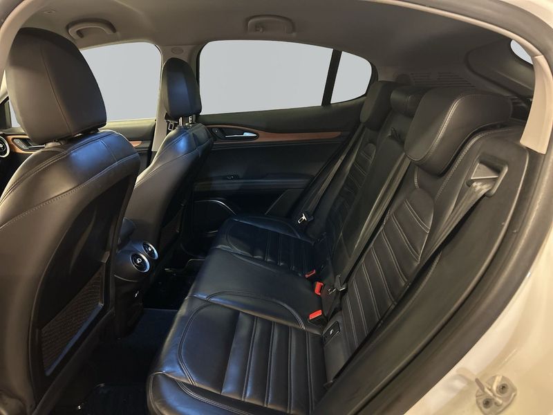 Alfa Romeo Stelvio bild 13