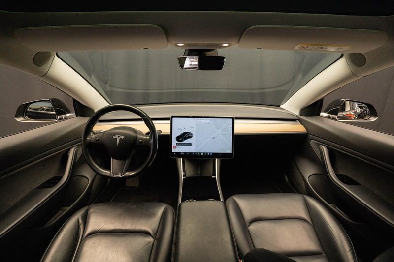 Tesla Model 3 bild 13