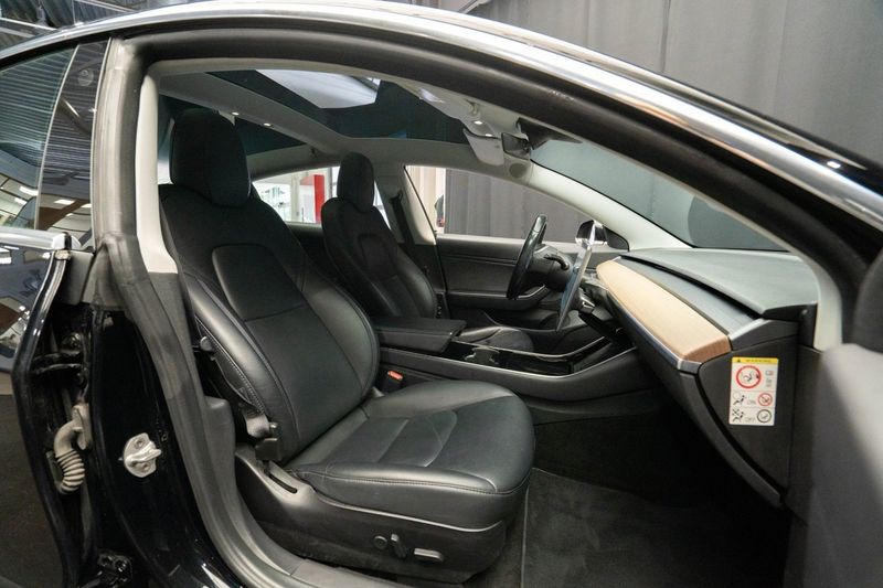 Tesla Model 3 bild 17