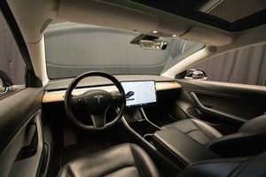 Tesla Model 3 bild 11