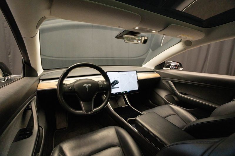 Tesla Model 3 bild 11