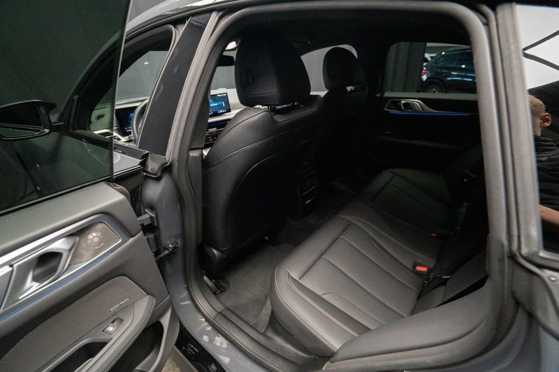 BMW i4 bild 26