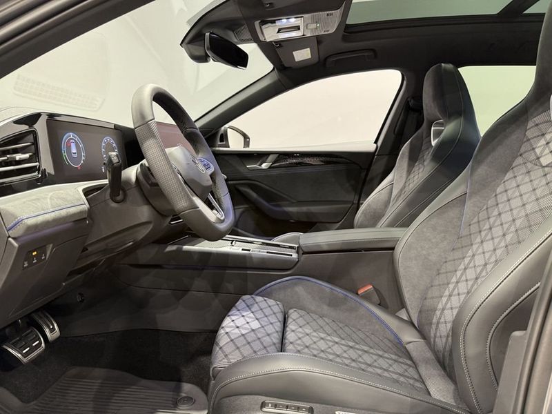 Volkswagen Passat bild 13