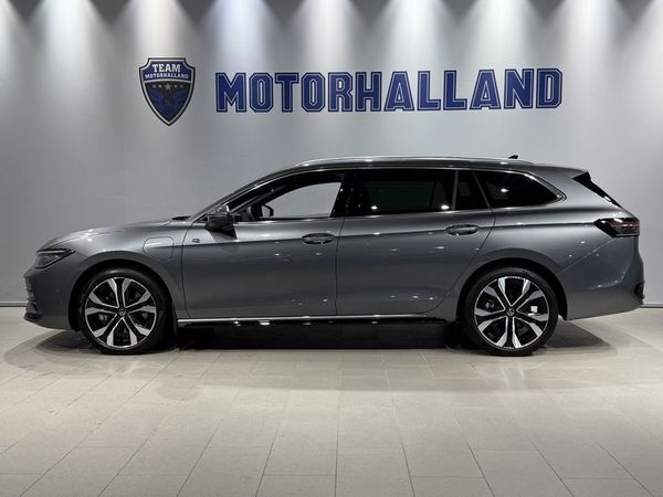 Volkswagen Passat R-Line / Panorama / Drag / Värmare - 2027