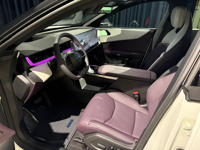 Mazda CX-6e bild 11