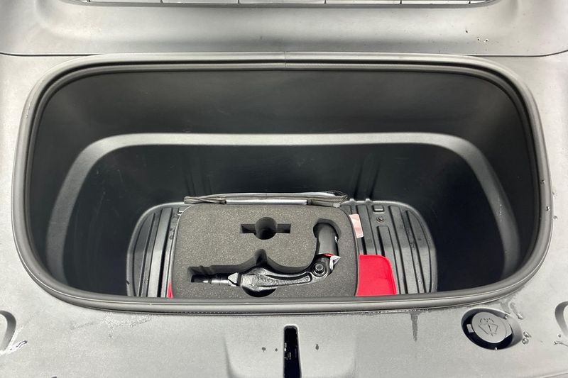 Tesla Model Y bild 27