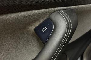 Tesla Model Y bild 26