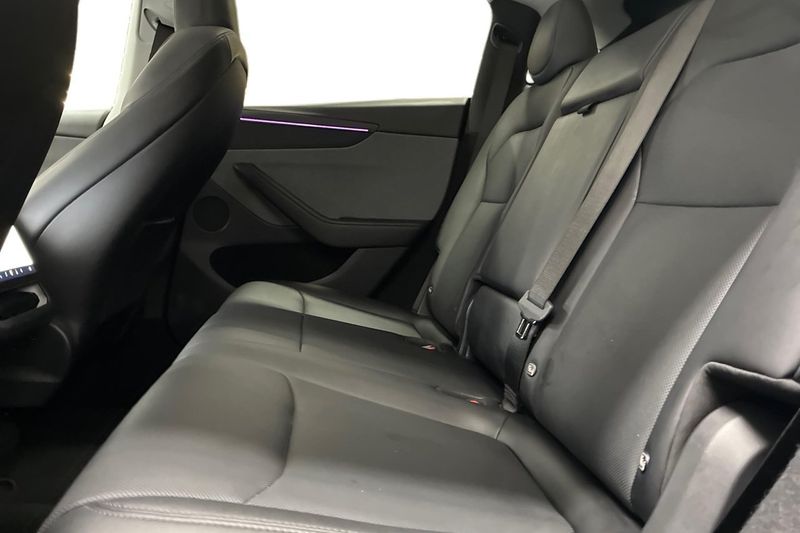Tesla Model Y bild 12