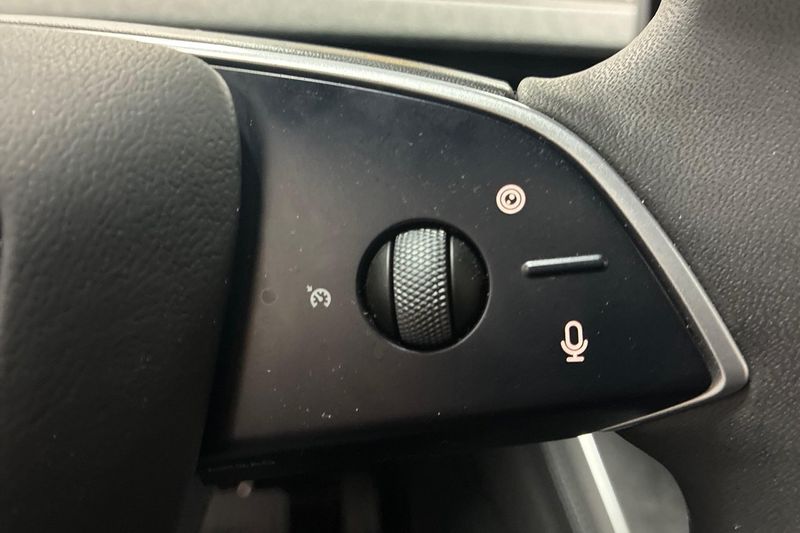 Tesla Model Y bild 24