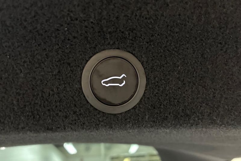 Tesla Model Y bild 28