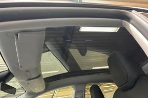 Tesla Model Y bild 16