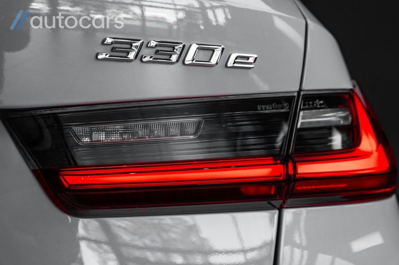 BMW 330 bild 15