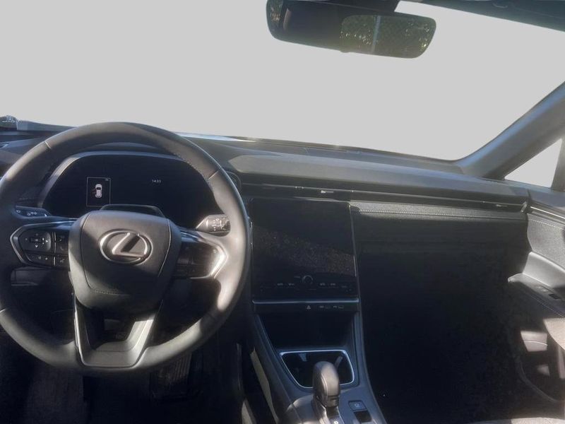 Lexus LBX bild 8