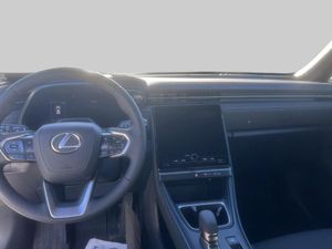 Lexus LBX bild 8