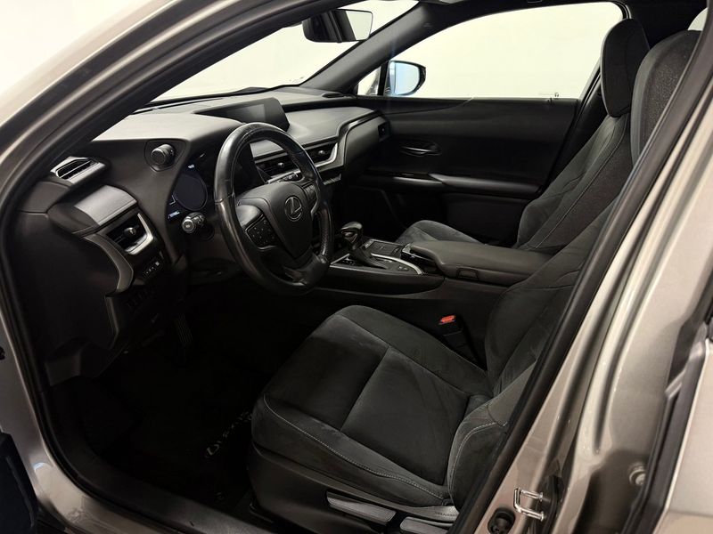 Lexus UX bild 8