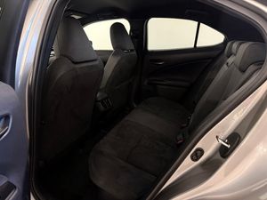 Lexus UX bild 14