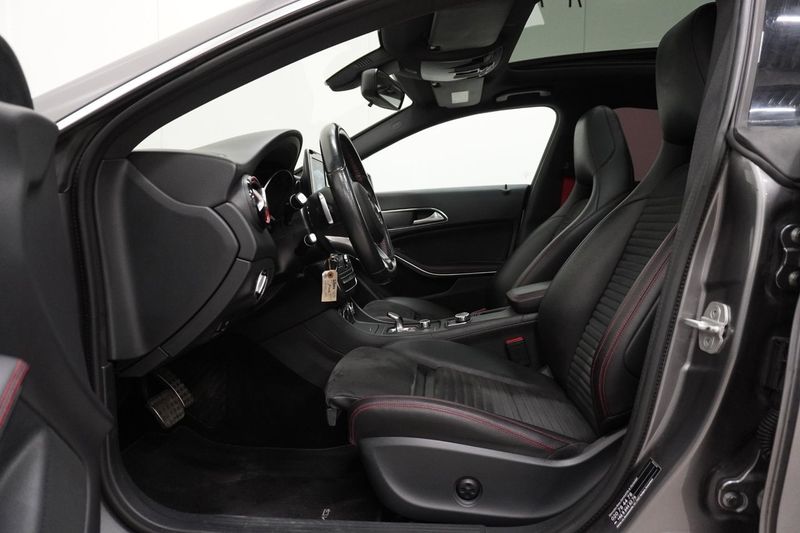 Mercedes CLA45 AMG bild 12