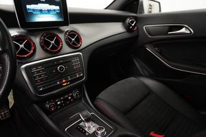Mercedes CLA45 AMG bild 18