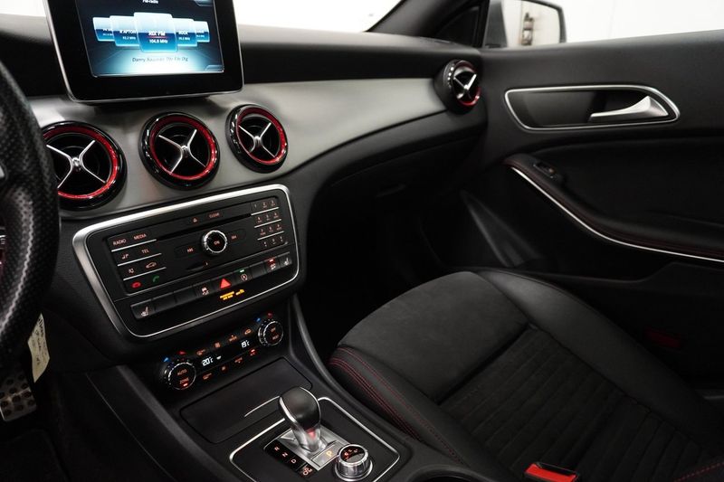 Mercedes CLA45 AMG bild 18