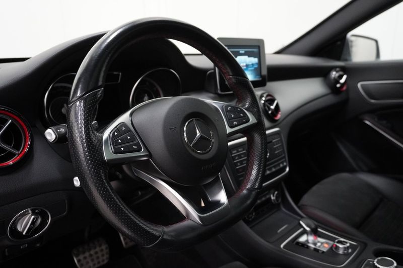 Mercedes CLA45 AMG bild 17