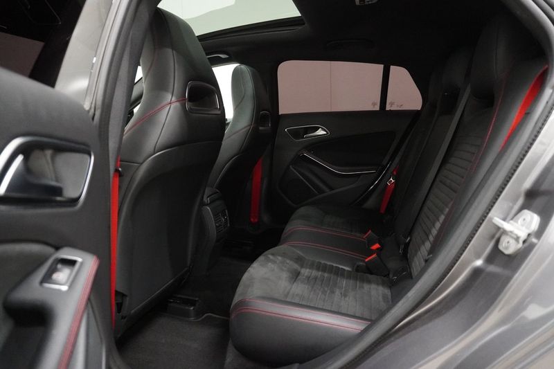 Mercedes CLA45 AMG bild 15