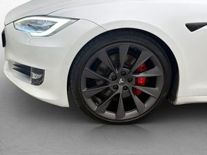 Tesla Model S bild 32