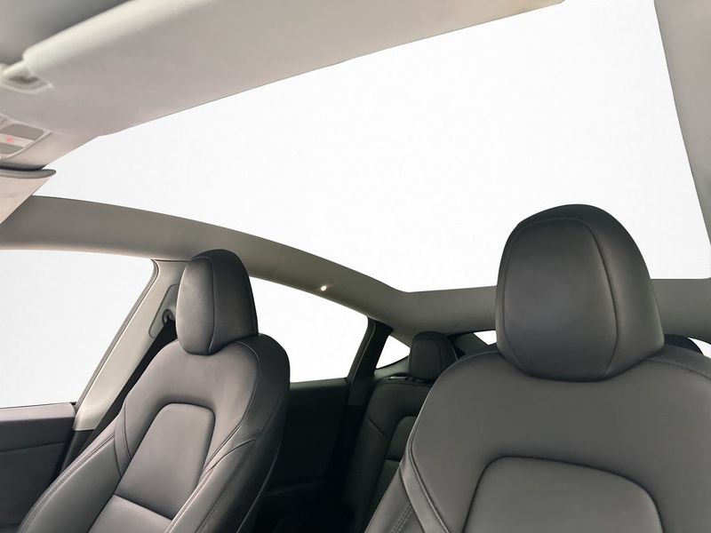Tesla Model Y bild 15
