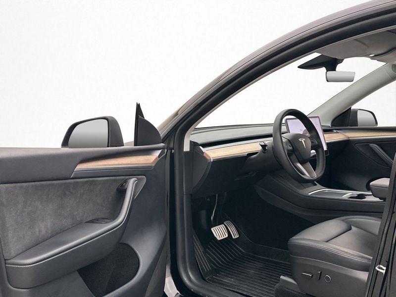 Tesla Model Y bild 13