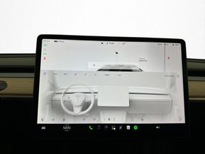 Tesla Model Y bild 27
