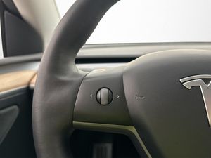 Tesla Model Y bild 18